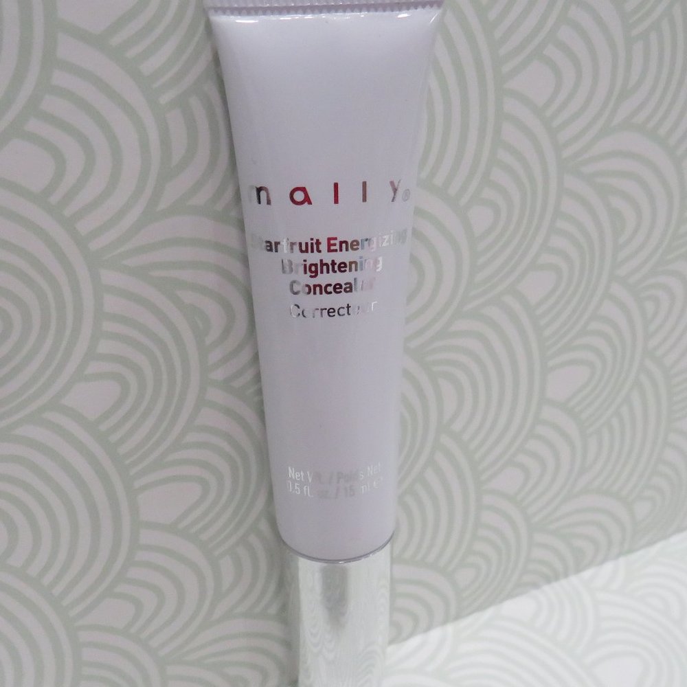 MALLY BEAUTY💥STARFRUIT ENERGIZING BRIGHTENING CONCEALER - MEDIUM💥 - Picture 3 of 5
